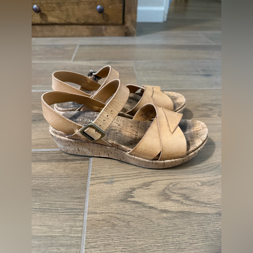 Kirk-ease Myrna natural heels. Color natural. Size 38. - Picture 4 of 5